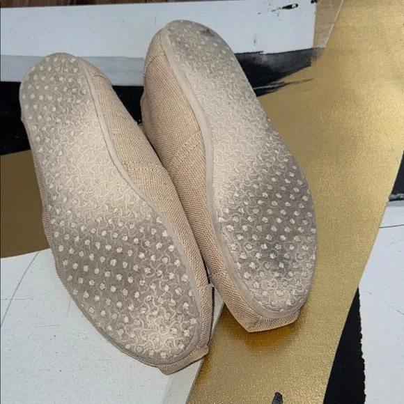 TOMS Women’s Beige Slip-On Loafers size 9 like new - Picture 7 of 9